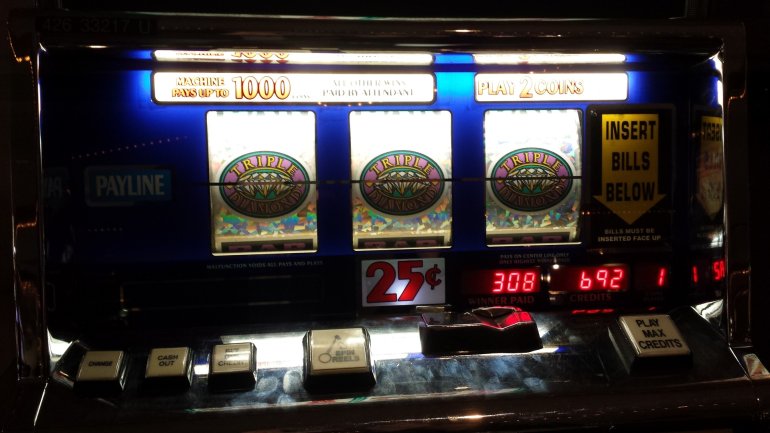 slot machine winning probability