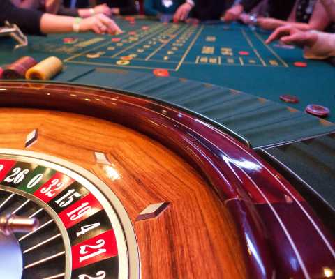Cross-Betting on Roulette